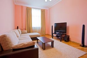Oktyabrskaya Subway station, 3-three-bedroom apartment for rent in Minsk, gorodskoi Val street, house number 8